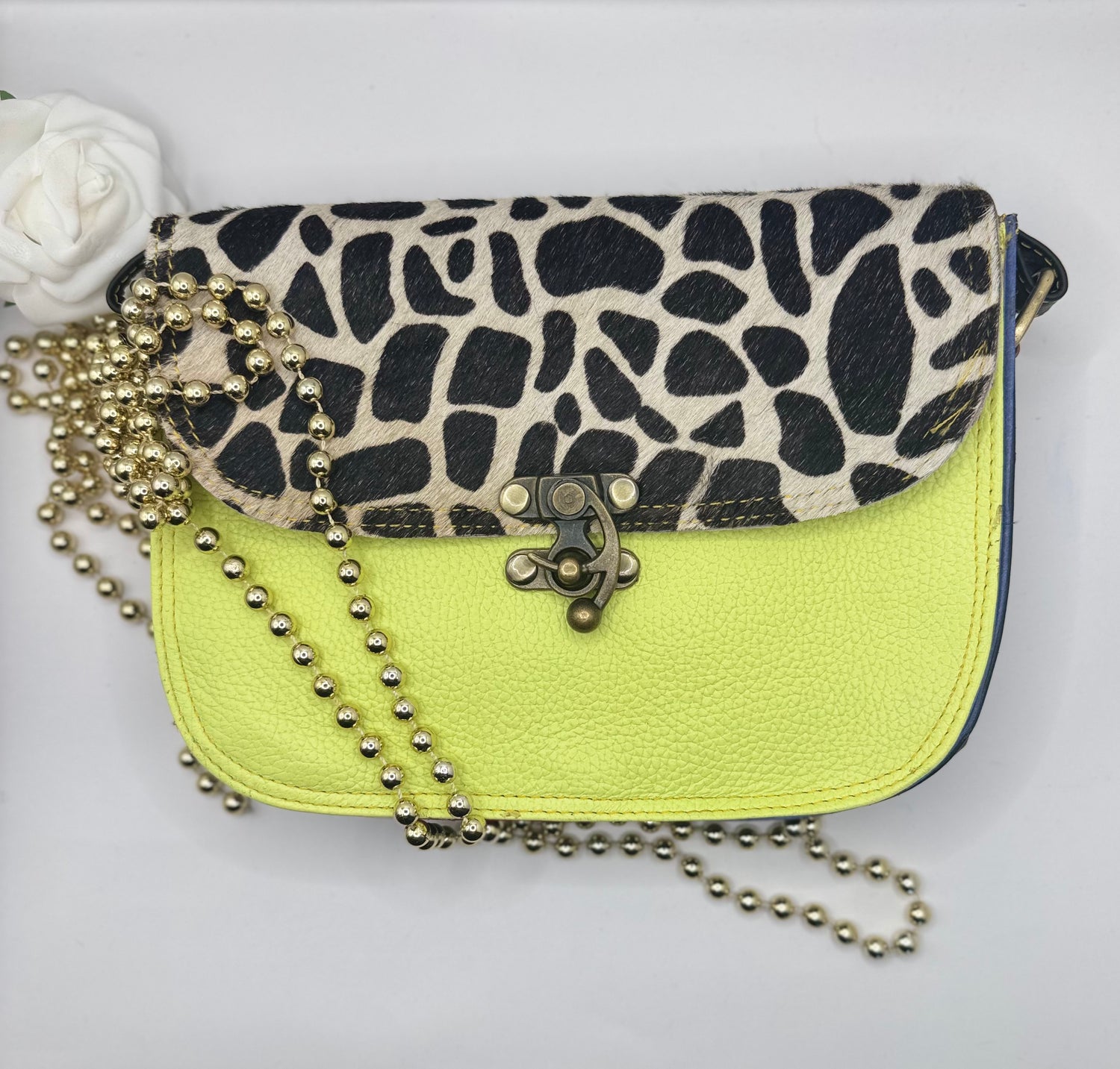 Eco-Chic design featuring upcycled materials for sustainable and stylish home decor solutions.